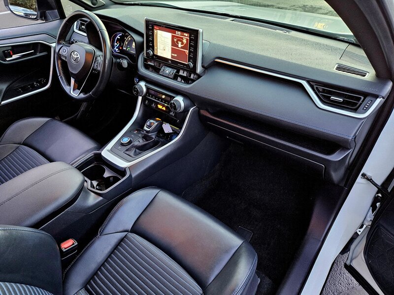 2020 Toyota RAV4 Hybrid XSE   - Photo 2 - Hillsboro, OR 97124