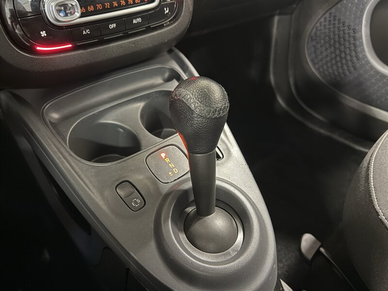 2016 Smart fortwo passion - Photo 25 - Hillsboro, OR 97124