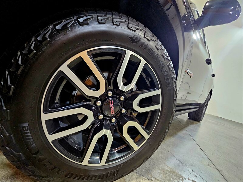 2021 GMC Yukon AT4 - Photo 11 - Hillsboro, OR 97124