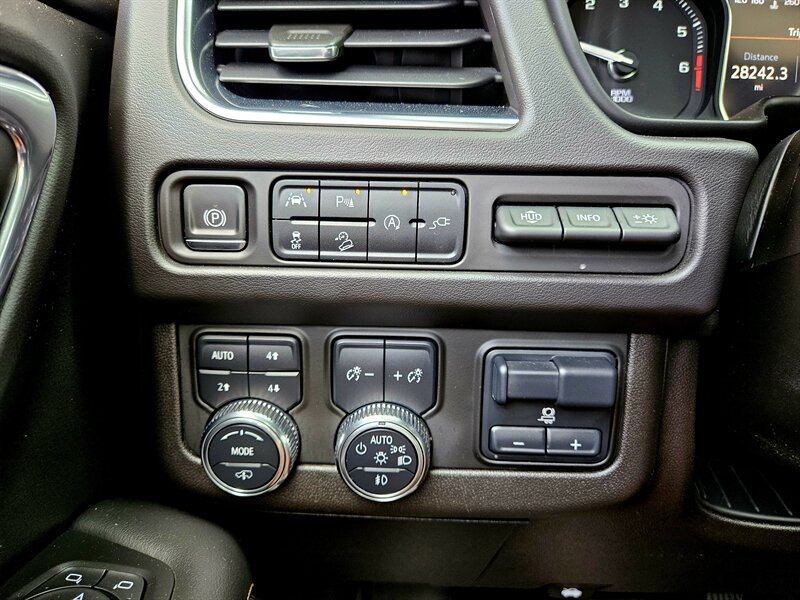 2021 GMC Yukon AT4 - Photo 20 - Hillsboro, OR 97124