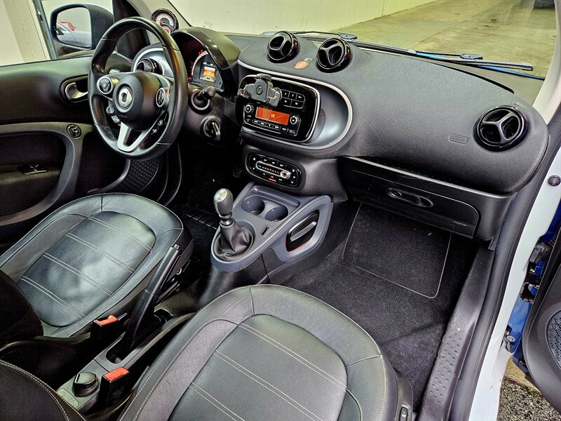 2016 Smart fortwo pure - Photo 2 - Hillsboro, OR 97124