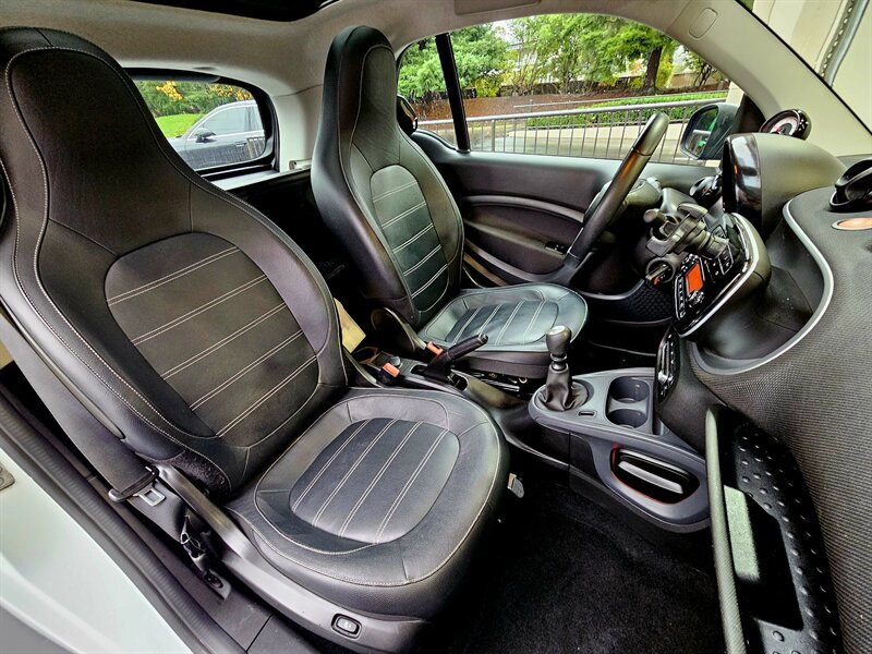 2016 Smart fortwo pure - Photo 17 - Hillsboro, OR 97124