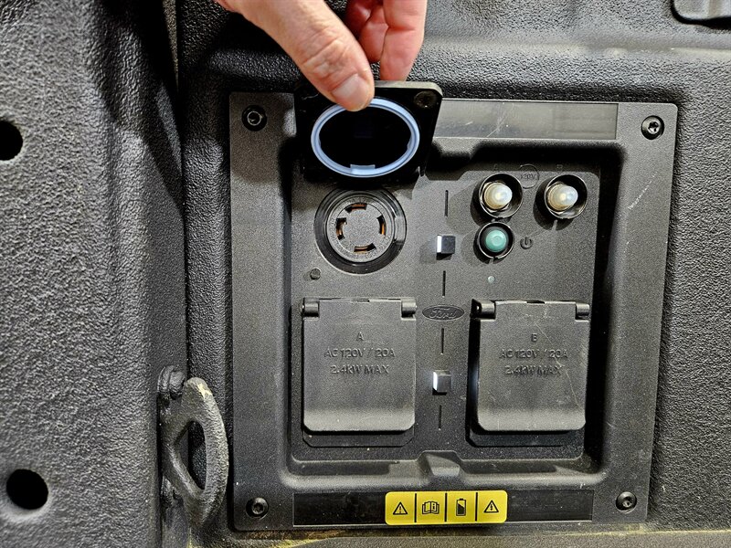 2023 Ford F-150 Lightning Lariat - Photo 47 - Hillsboro, OR 97124