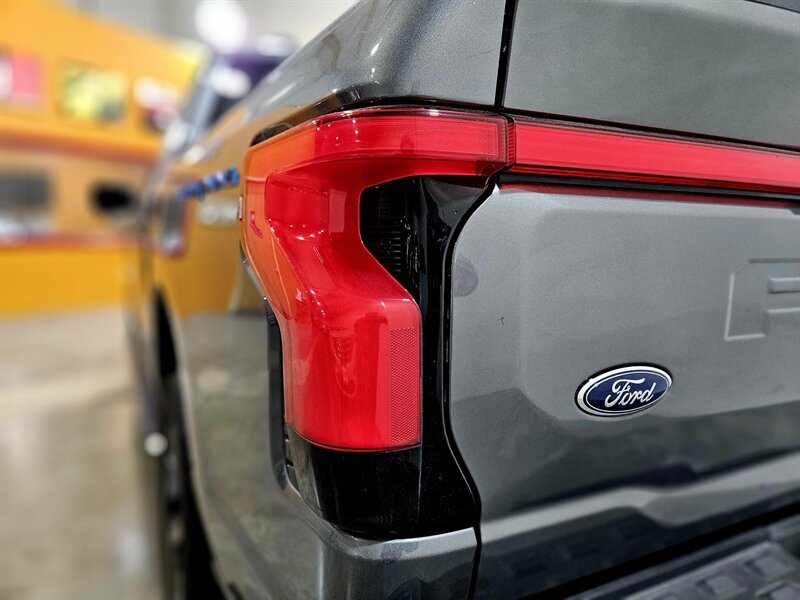 2023 Ford F-150 Lightning Lariat - Photo 18 - Hillsboro, OR 97124