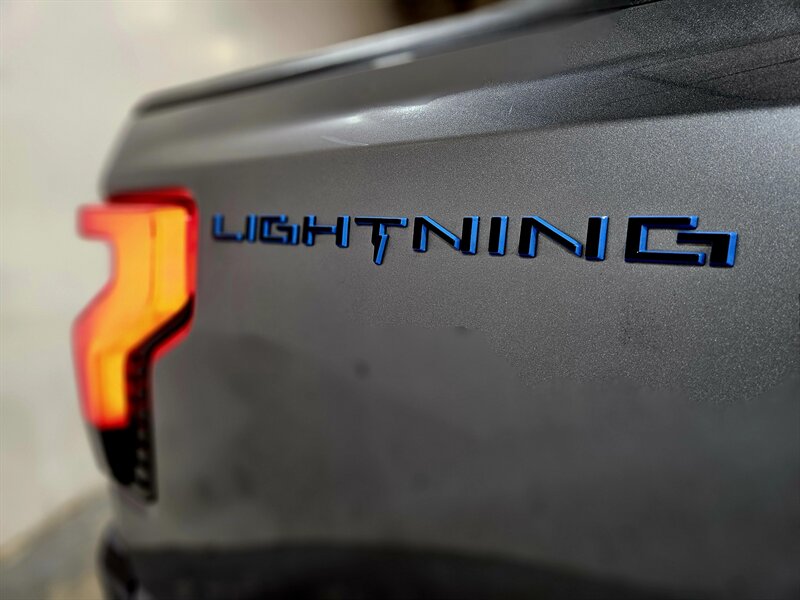 2023 Ford F-150 Lightning Lariat - Photo 14 - Hillsboro, OR 97124