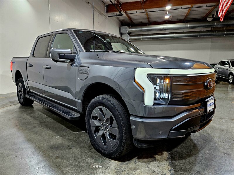 2023 Ford F-150 Lightning Lariat - Photo 3 - Hillsboro, OR 97124