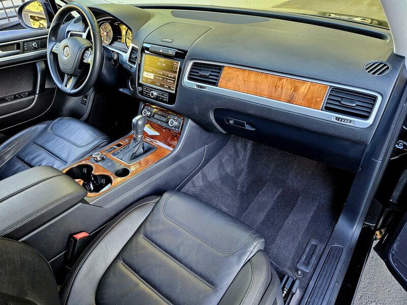 2014 Volkswagen Touareg V6 FSI TDI Hybrid photo 2