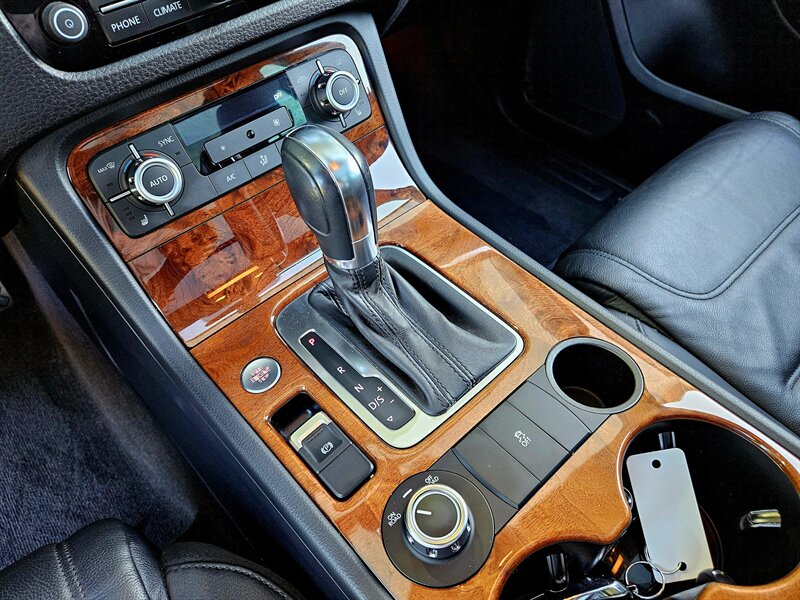 2014 Volkswagen Touareg V6 FSI TDI Hybrid photo 26