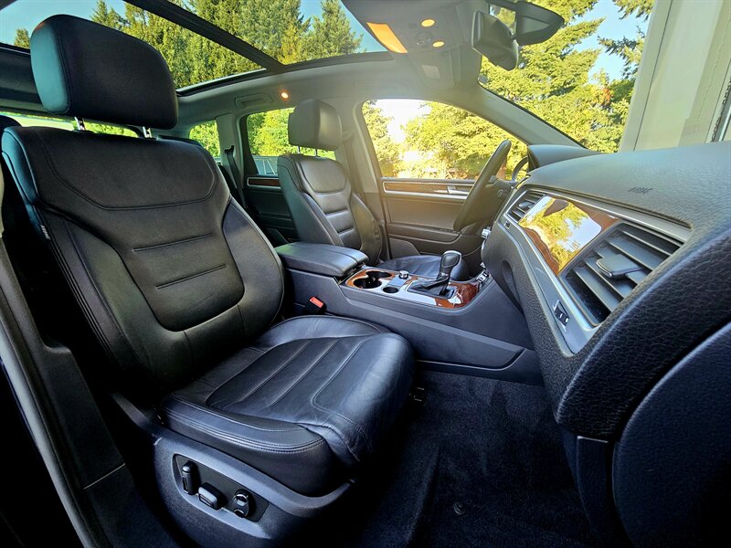 2014 Volkswagen Touareg V6 FSI TDI Hybrid photo 14