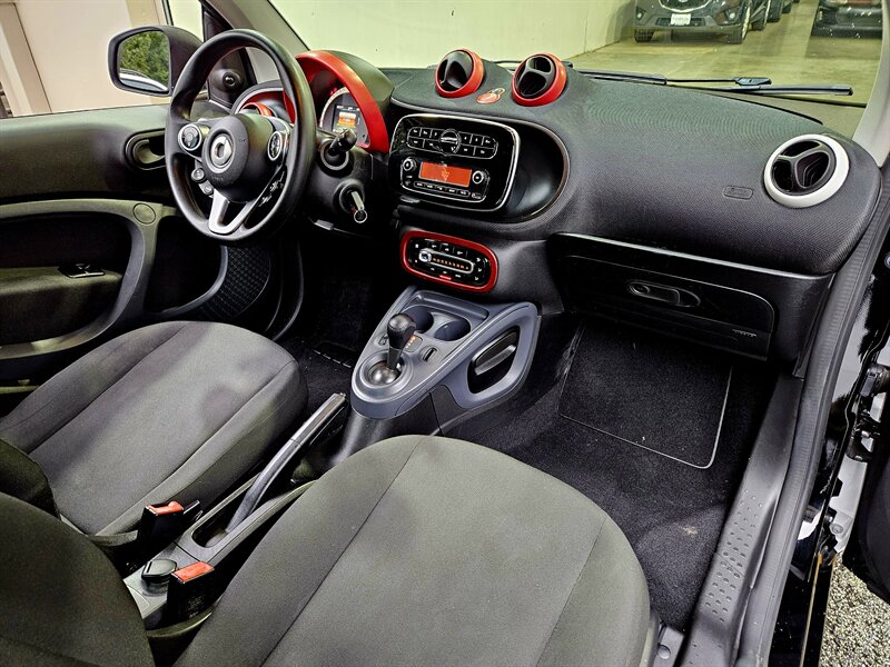 2017 Smart fortwo pure - Photo 2 - Hillsboro, OR 97124