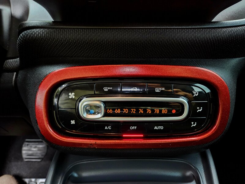 2017 Smart fortwo pure - Photo 24 - Hillsboro, OR 97124