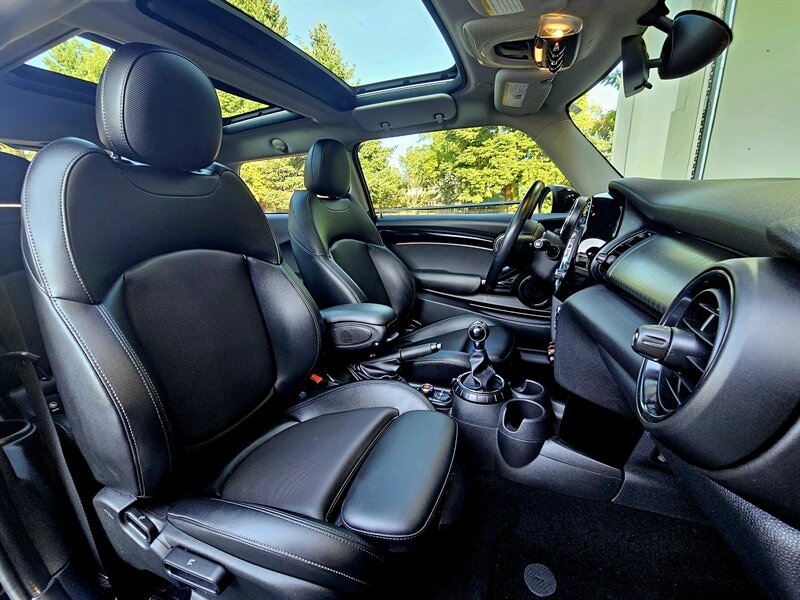 2016 MINI Hardtop 2 Door Cooper   - Photo 13 - Hillsboro, OR 97124