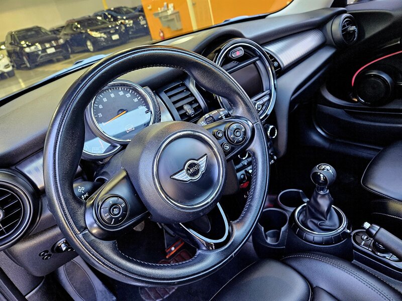 2016 MINI Hardtop 2 Door Cooper   - Photo 18 - Hillsboro, OR 97124