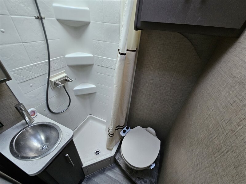 2021 Ford E-350 SD - Photo 45 - Hillsboro, OR 97124