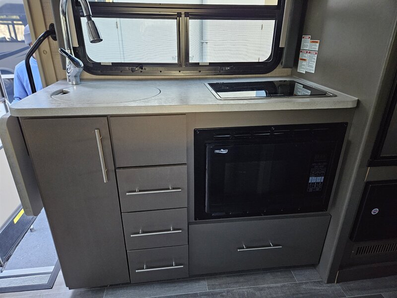 2021 Ford E-350 SD - Photo 36 - Hillsboro, OR 97124