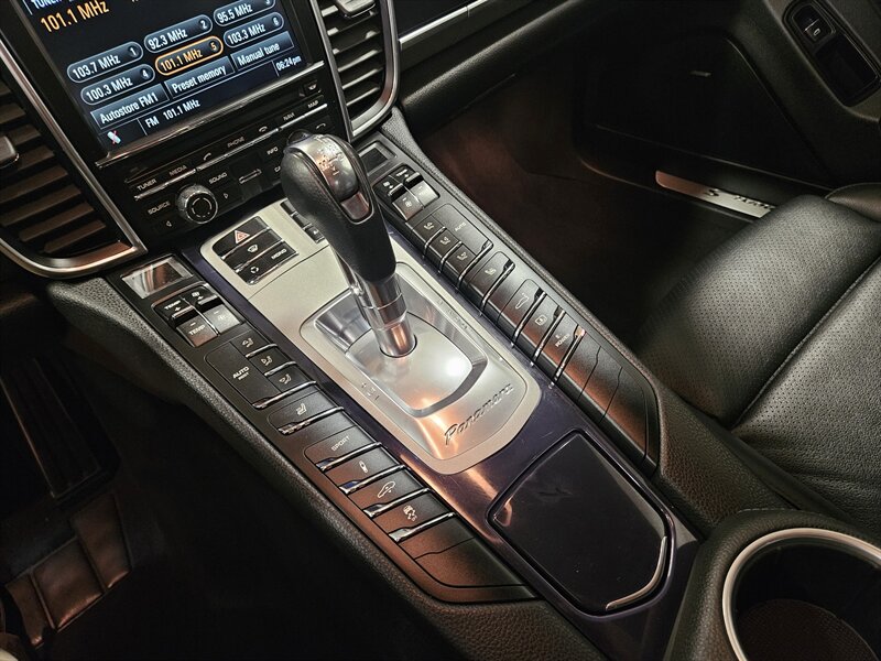 2013 Porsche Panamera S Hybrid   - Photo 38 - Hillsboro, OR 97124