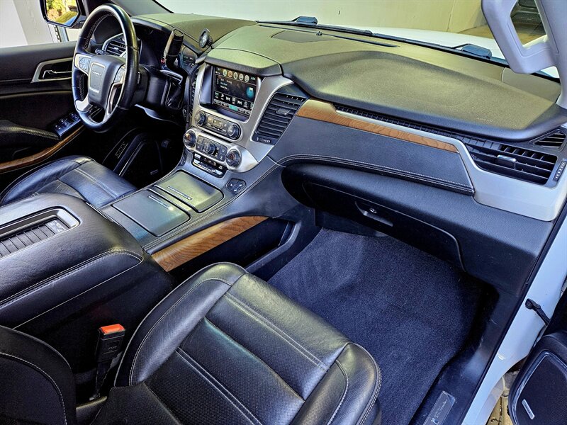 2020 GMC Yukon Denali   - Photo 2 - Hillsboro, OR 97124