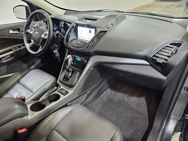 2016 Ford Escape SE   - Photo 2 - Hillsboro, OR 97124