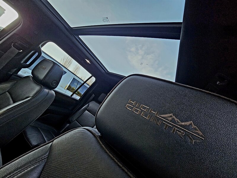 2022 Chevrolet Suburban High Country   - Photo 32 - Hillsboro, OR 97124