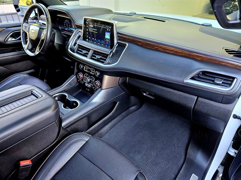 2022 Chevrolet Suburban High Country   - Photo 2 - Hillsboro, OR 97124