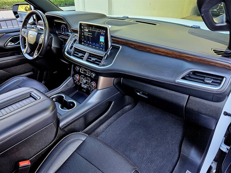 2022 Chevrolet Suburban High Country   - Photo 13 - Hillsboro, OR 97124