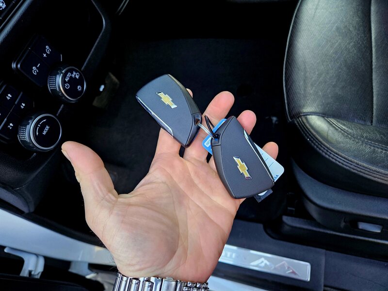 2022 Chevrolet Suburban High Country   - Photo 41 - Hillsboro, OR 97124