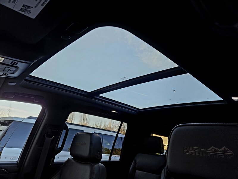 2022 Chevrolet Suburban High Country   - Photo 31 - Hillsboro, OR 97124