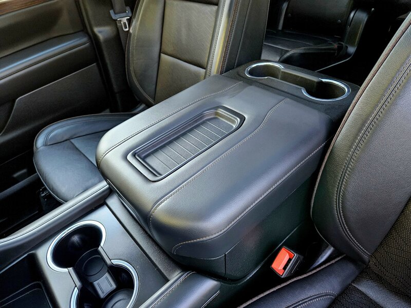 2022 Chevrolet Suburban High Country   - Photo 30 - Hillsboro, OR 97124