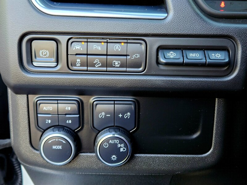 2022 Chevrolet Suburban High Country   - Photo 29 - Hillsboro, OR 97124