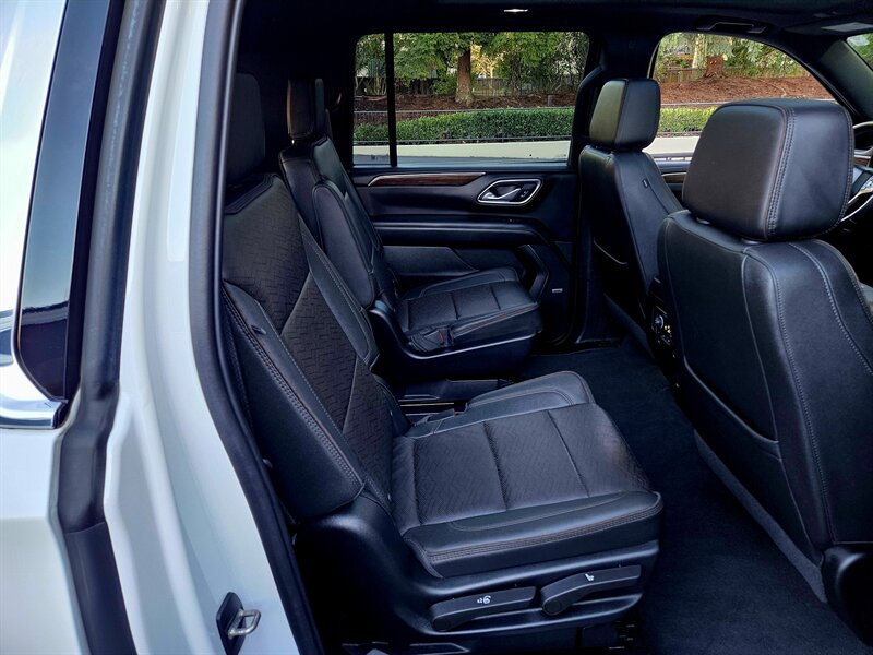 2022 Chevrolet Suburban High Country   - Photo 38 - Hillsboro, OR 97124