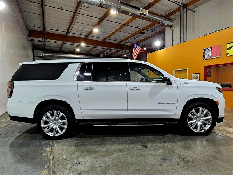 2022 Chevrolet Suburban High Country   - Photo 9 - Hillsboro, OR 97124