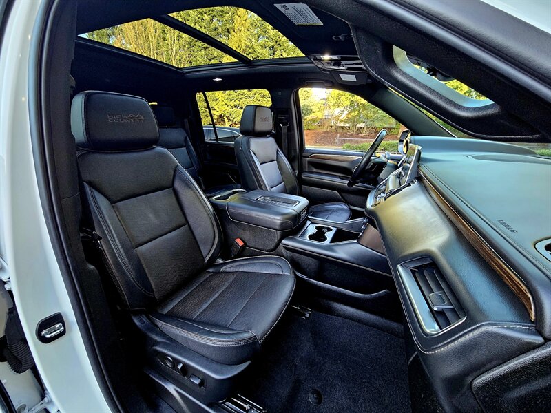 2022 Chevrolet Suburban High Country   - Photo 14 - Hillsboro, OR 97124