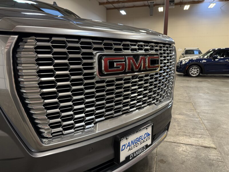 2021 GMC Yukon Denali   - Photo 12 - Hillsboro, OR 97124
