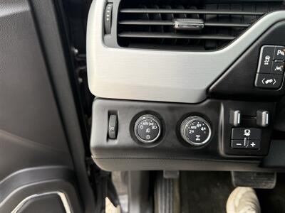 2016 GMC Yukon XL SLT   - Photo 11 - Nocona, TX 76255