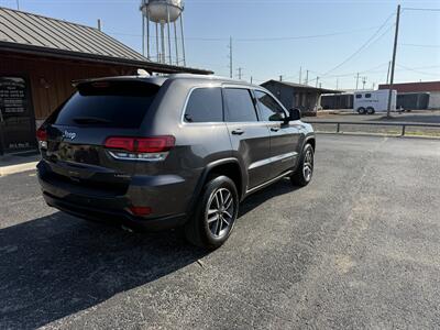 2020 Jeep Grand Cherokee Laredo - Photo 3 - Nocona, TX 76255