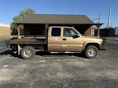 2001 Chevrolet Silverado 2500 LS 4wd - Photo 2 - Nocona, TX 76255