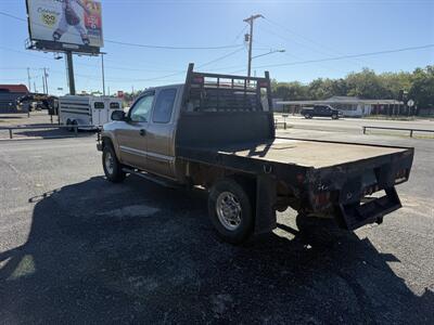 2001 Chevrolet Silverado 2500 LS 4wd - Photo 5 - Nocona, TX 76255