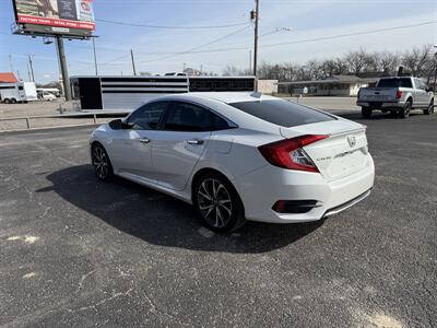 2020 Honda Civic Touring   - Photo 4 - Nocona, TX 76255