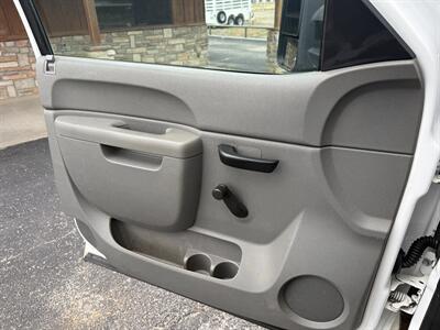 2010 GMC Sierra 2500 Work Truck   - Photo 14 - Nocona, TX 76255