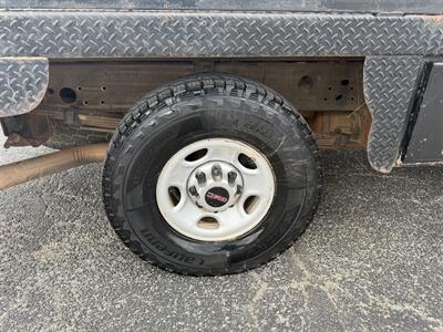 2010 GMC Sierra 2500 Work Truck   - Photo 15 - Nocona, TX 76255