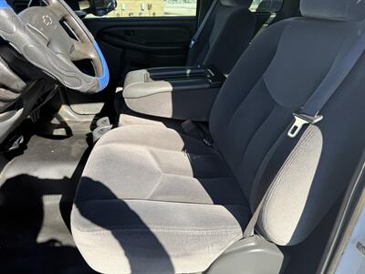 2007 Chevrolet Silverado 3500   - Photo 9 - Nocona, TX 76255