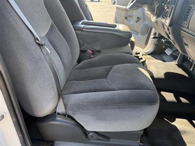 2007 Chevrolet Silverado 3500   - Photo 10 - Nocona, TX 76255