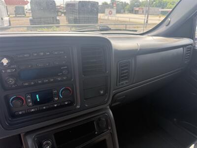 2004 Chevrolet Avalanche 1500   - Photo 15 - Nocona, TX 76255