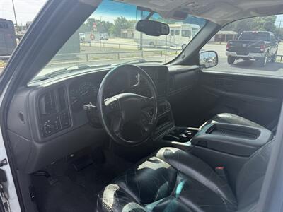 2004 Chevrolet Avalanche 1500   - Photo 13 - Nocona, TX 76255