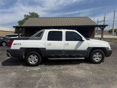 2004 Chevrolet Avalanche 1500   - Photo 2 - Nocona, TX 76255