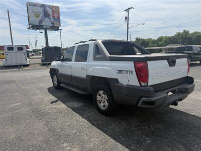 2004 Chevrolet Avalanche 1500   - Photo 5 - Nocona, TX 76255