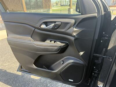 2023 GMC Acadia SLT   - Photo 19 - Nocona, TX 76255