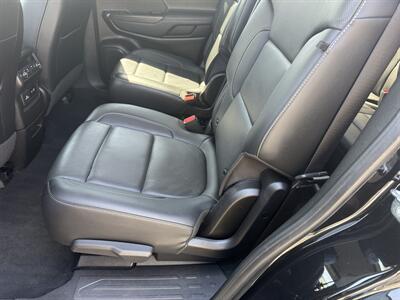 2023 GMC Acadia SLT   - Photo 12 - Nocona, TX 76255