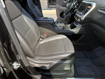 2023 GMC Acadia SLT   - Photo 10 - Nocona, TX 76255