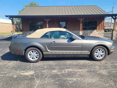 2005 Ford Mustang V6 Deluxe   - Photo 2 - Nocona, TX 76255